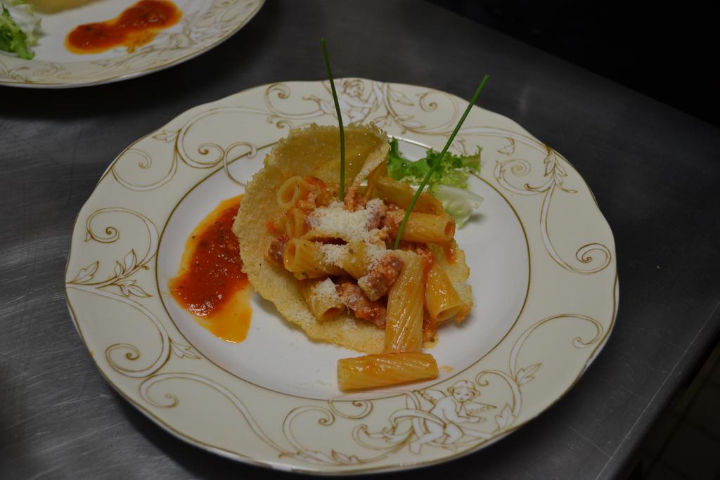 Logis Hotel Restaurant La Tete Des Faux Льо Боном Екстериор снимка