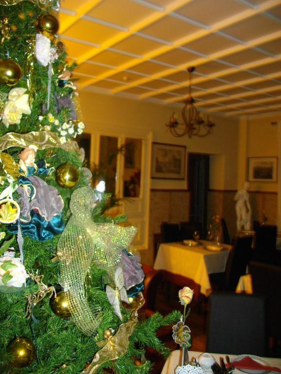 Logis Hotel Restaurant La Tete Des Faux Льо Боном Екстериор снимка