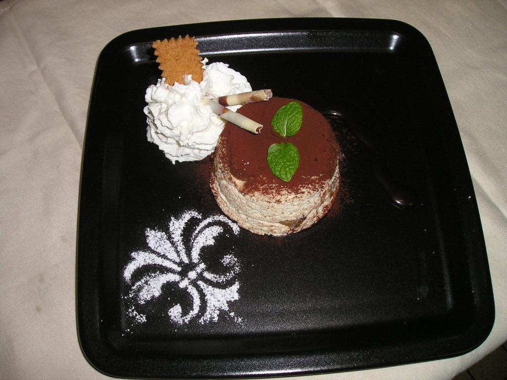 Logis Hotel Restaurant La Tete Des Faux Льо Боном Екстериор снимка