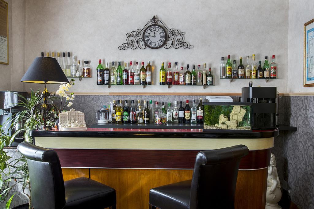 Logis Hotel Restaurant La Tete Des Faux Льо Боном Екстериор снимка