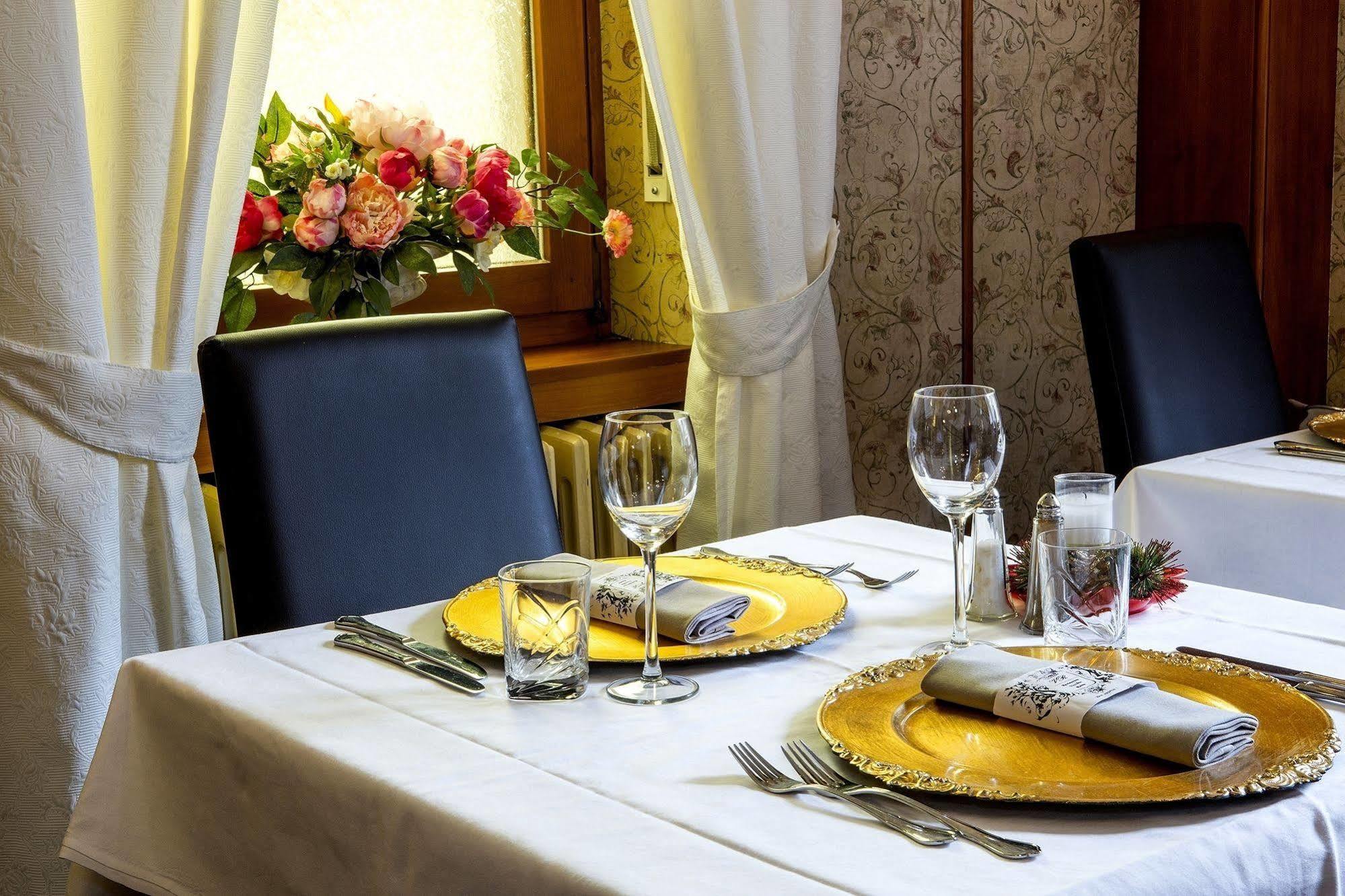 Logis Hotel Restaurant La Tete Des Faux Льо Боном Екстериор снимка