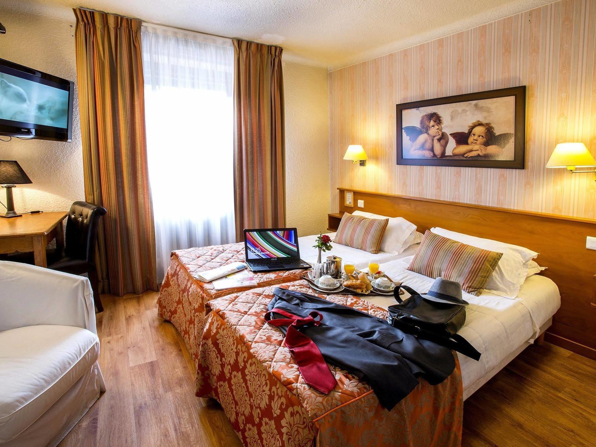 Logis Hotel Restaurant La Tete Des Faux Льо Боном Екстериор снимка