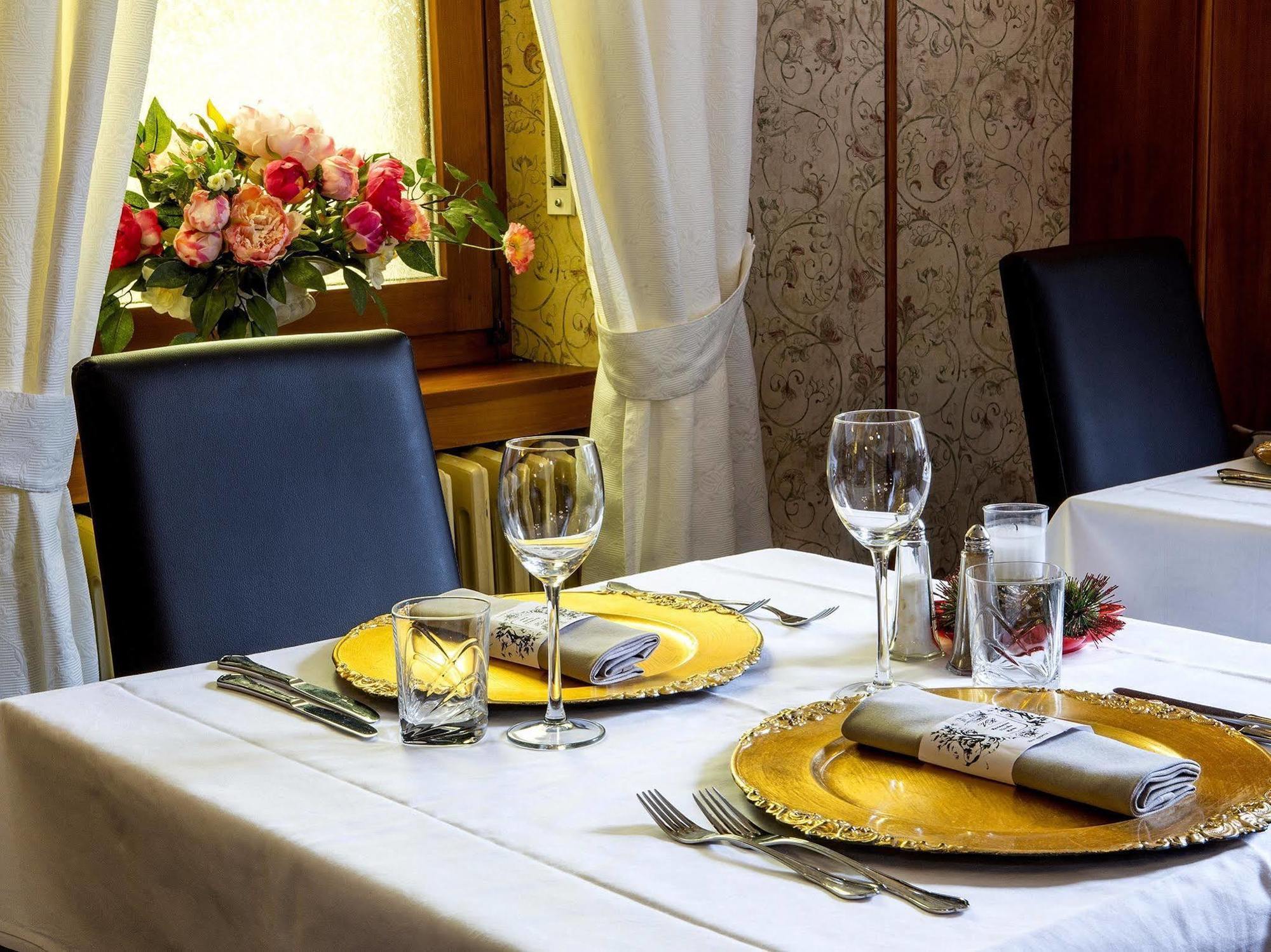 Logis Hotel Restaurant La Tete Des Faux Льо Боном Екстериор снимка