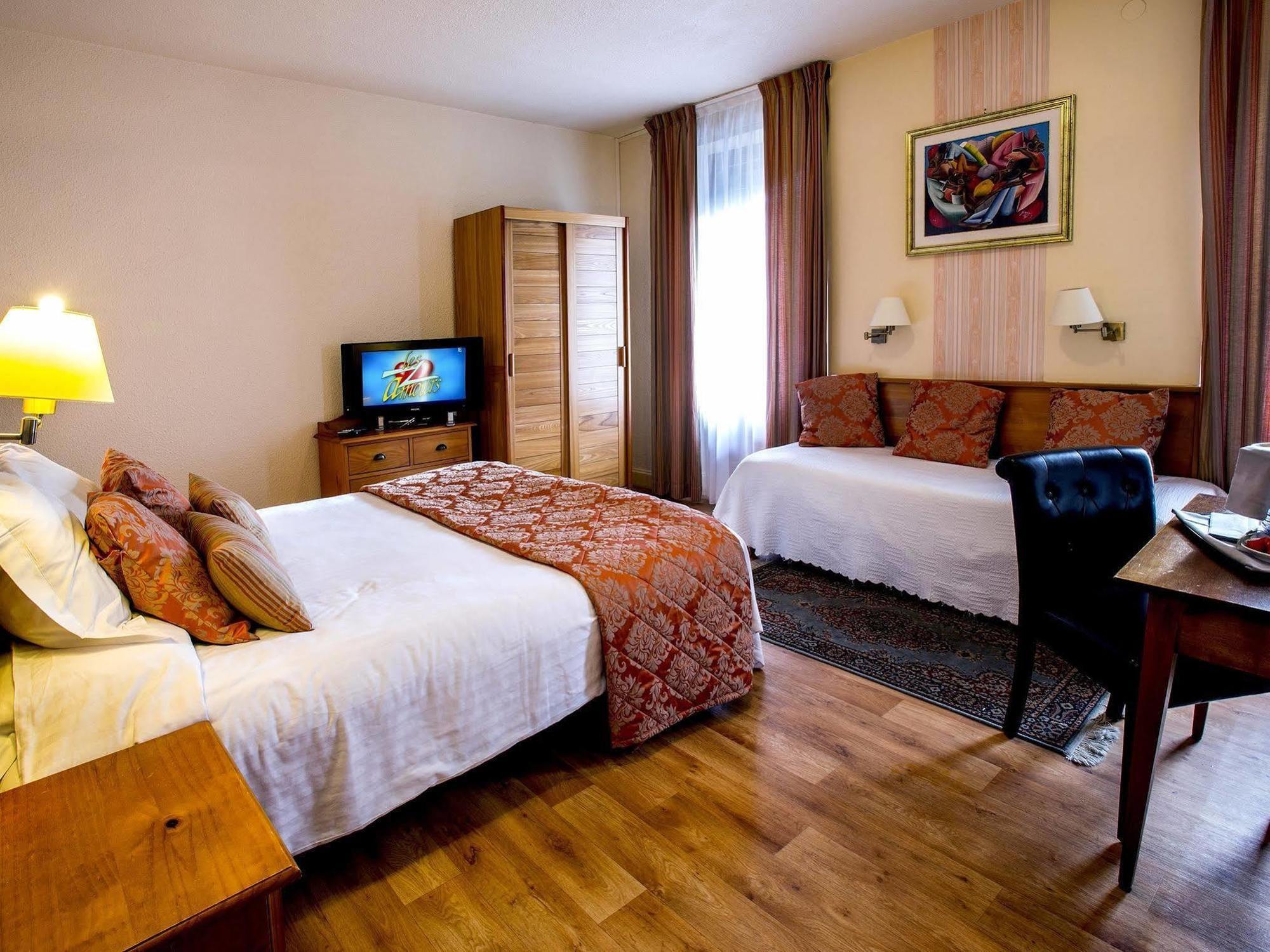 Logis Hotel Restaurant La Tete Des Faux Льо Боном Екстериор снимка