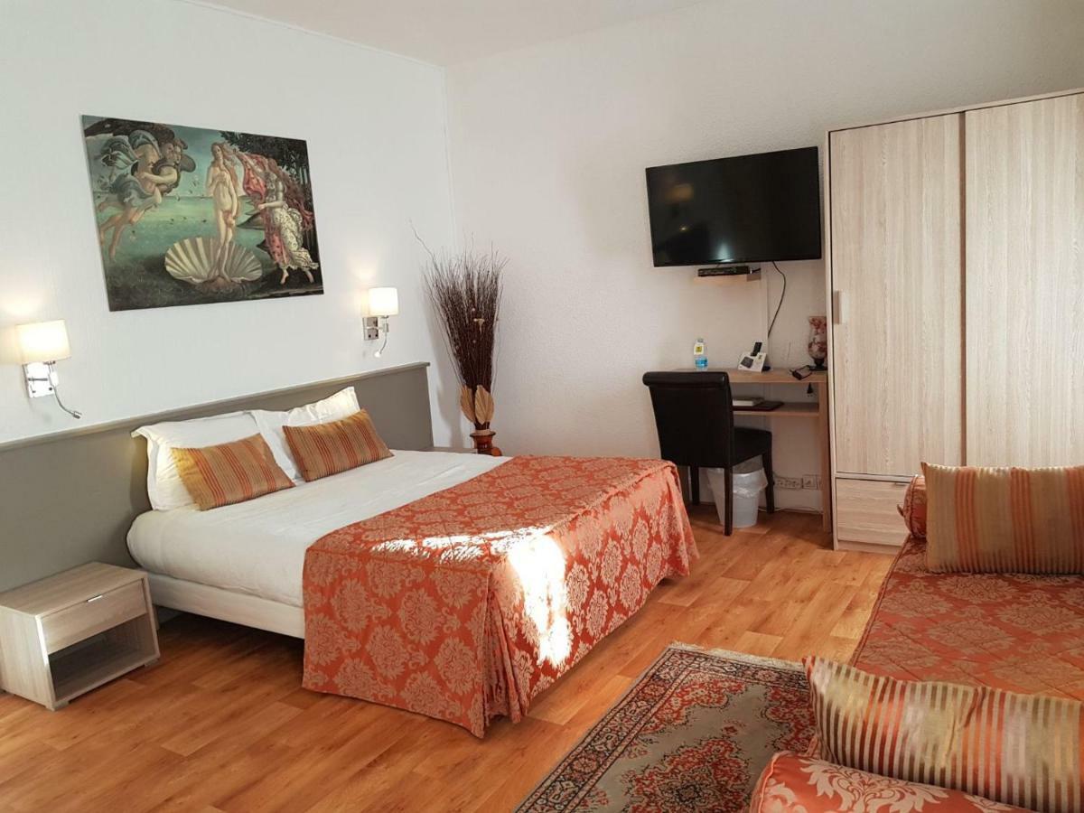 Logis Hotel Restaurant La Tete Des Faux Льо Боном Екстериор снимка
